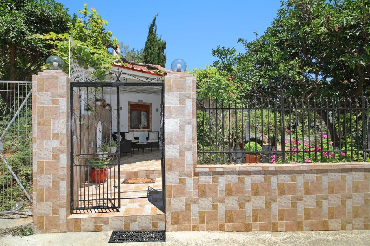 Vasia'S Small Villa Skopelos Town Exterior photo