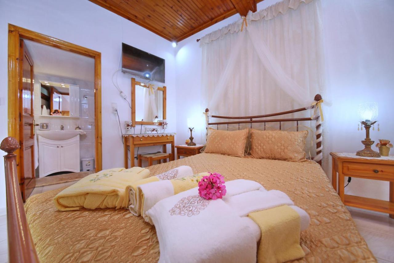 Vasia'S Small Villa Skopelos Town Exterior photo
