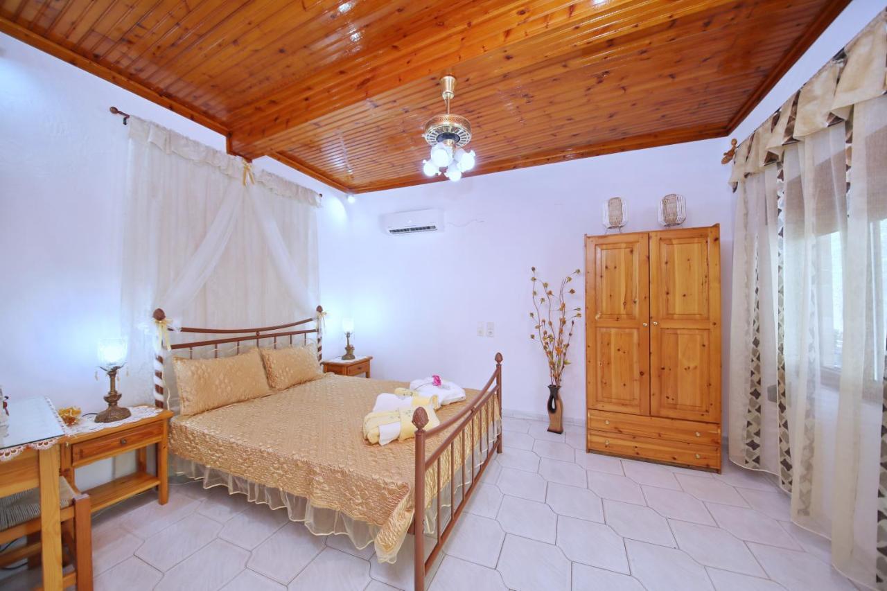 Vasia'S Small Villa Skopelos Town Exterior photo