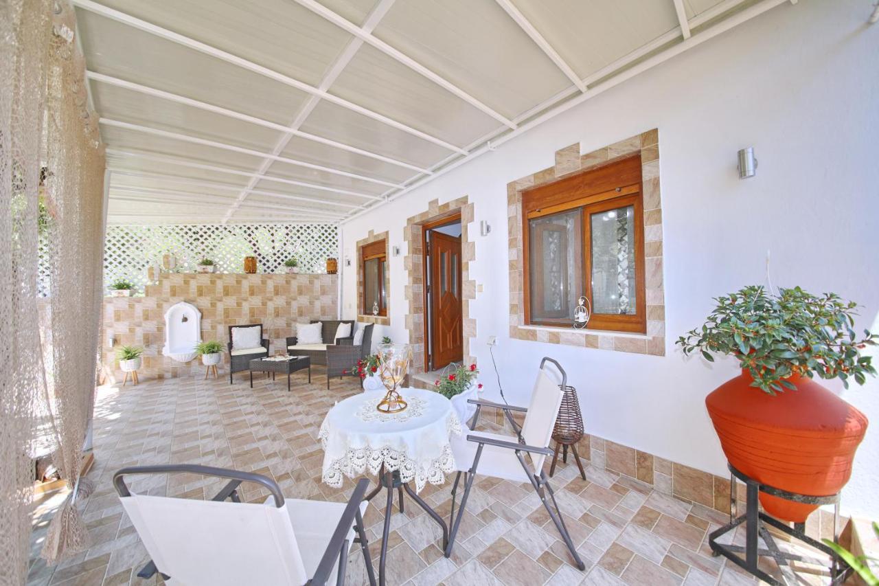 Vasia'S Small Villa Skopelos Town Exterior photo