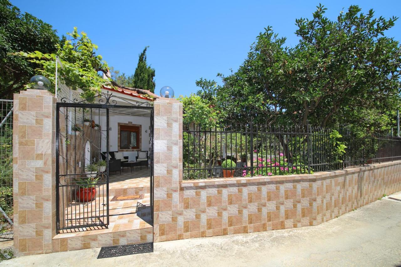 Vasia'S Small Villa Skopelos Town Exterior photo