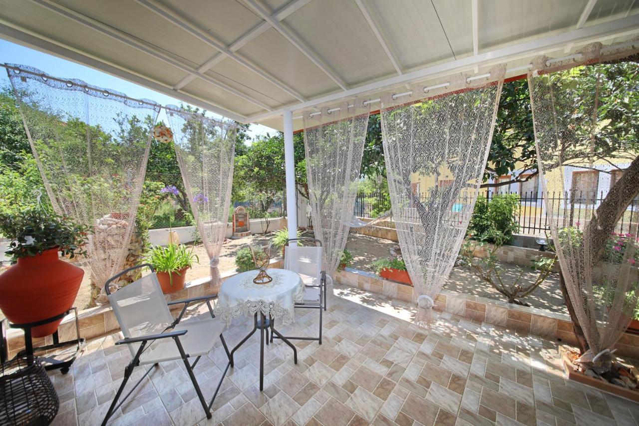 Vasia'S Small Villa Skopelos Town Exterior photo