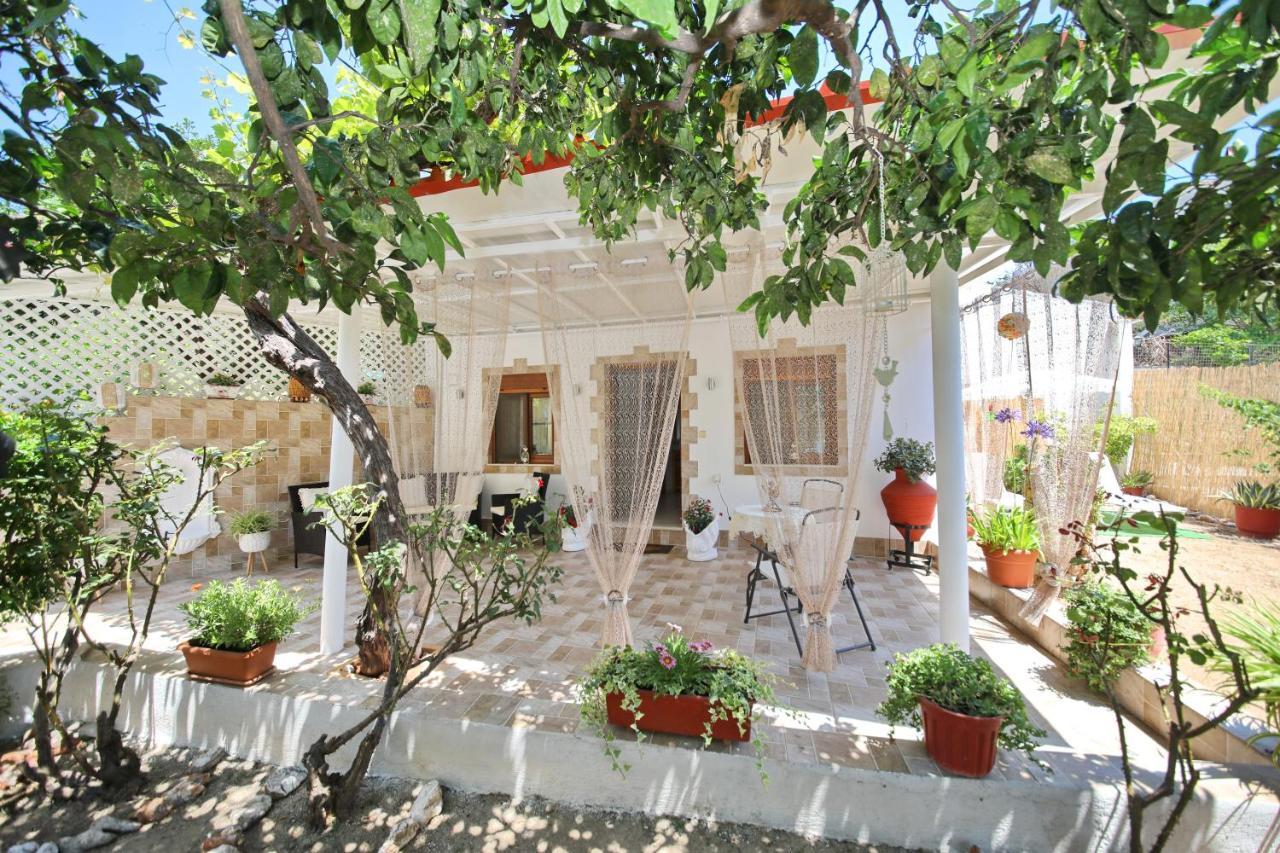 Vasia'S Small Villa Skopelos Town Exterior photo
