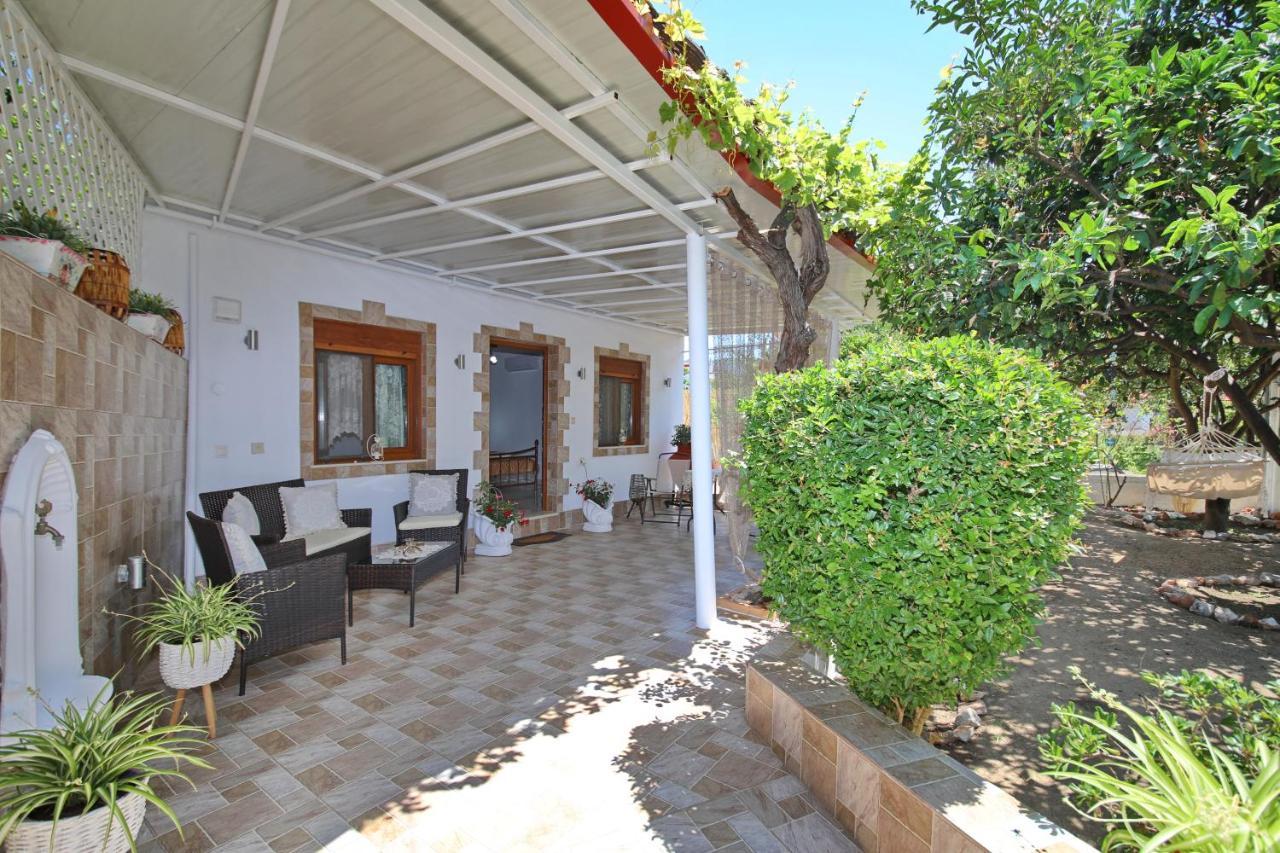 Vasia'S Small Villa Skopelos Town Exterior photo