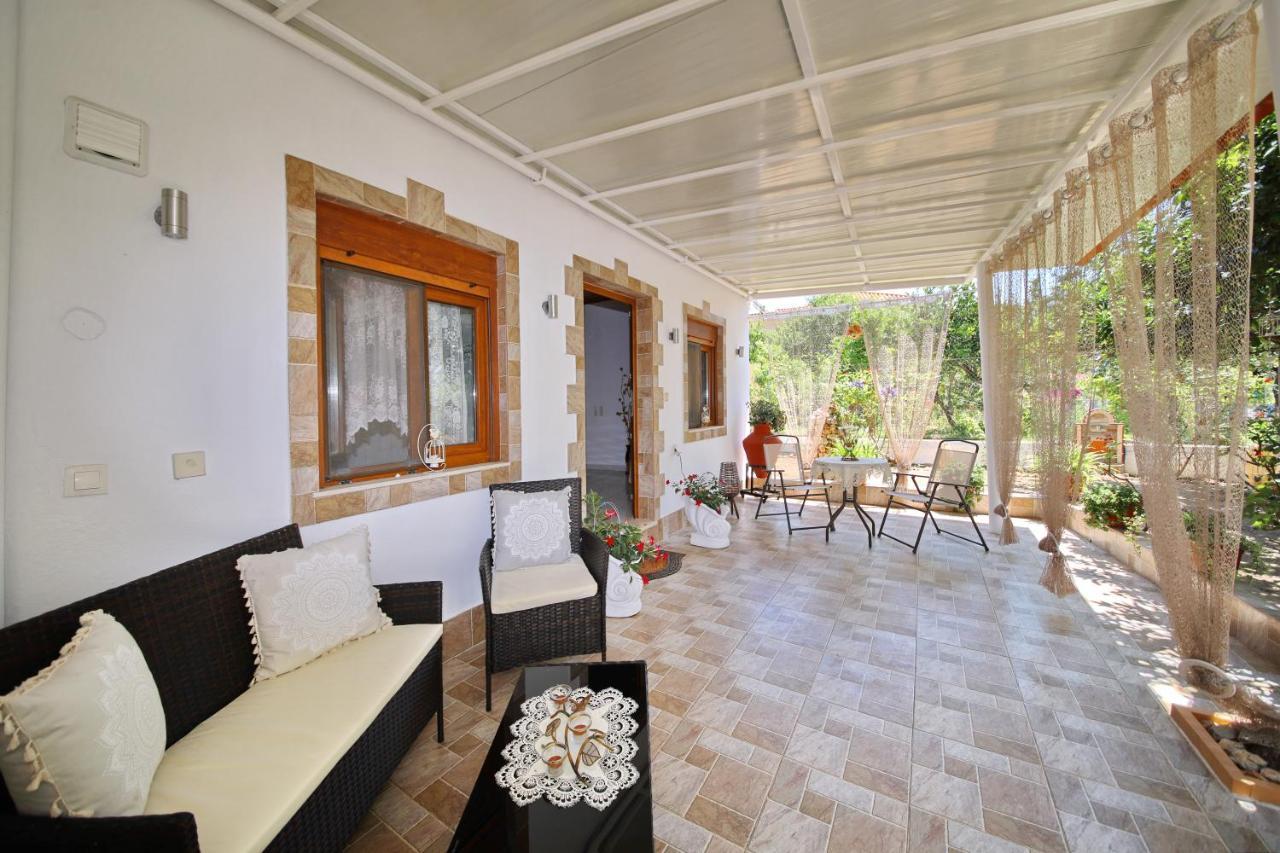 Vasia'S Small Villa Skopelos Town Exterior photo