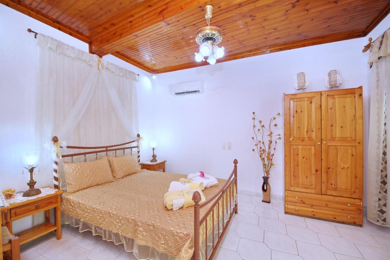Vasia'S Small Villa Skopelos Town Exterior photo