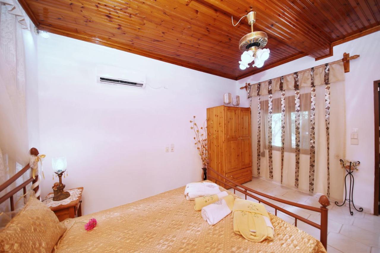 Vasia'S Small Villa Skopelos Town Exterior photo