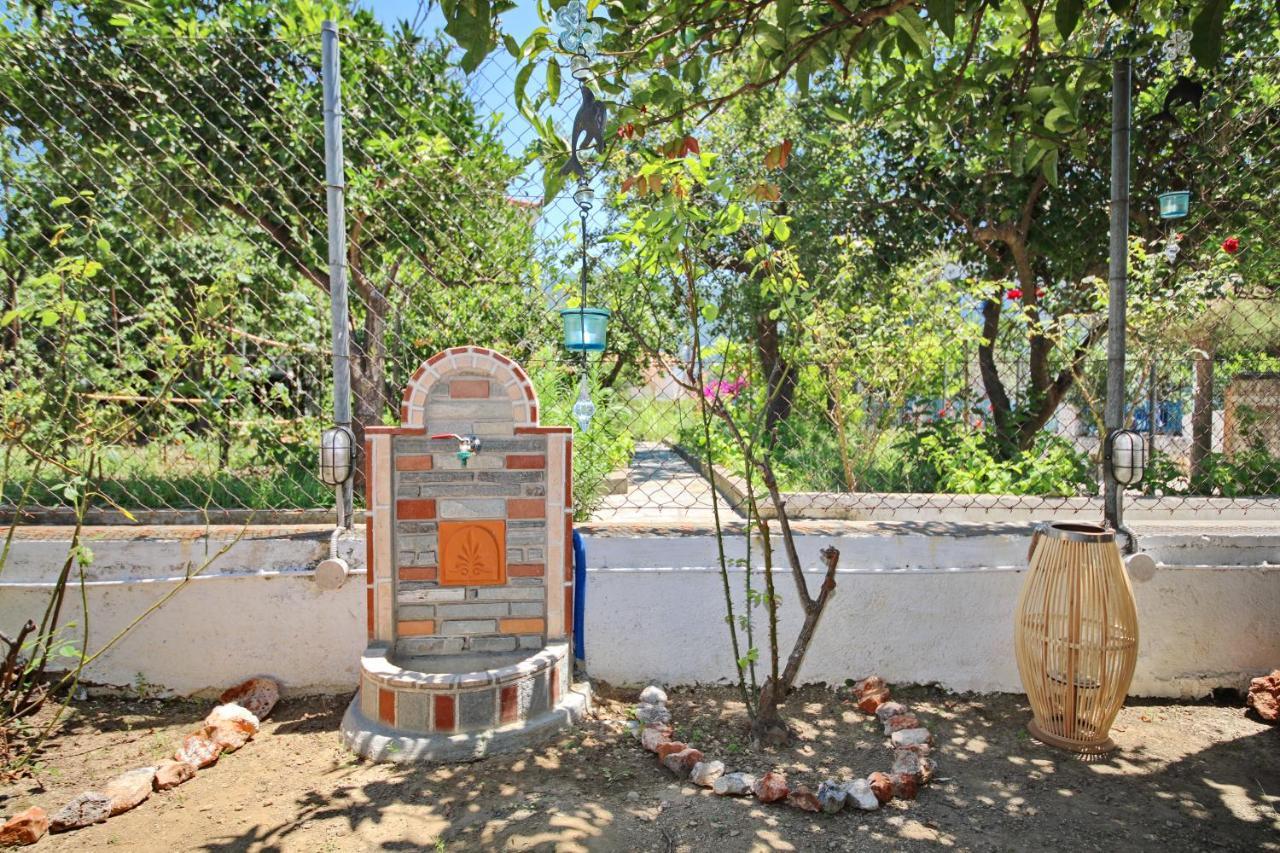 Vasia'S Small Villa Skopelos Town Exterior photo